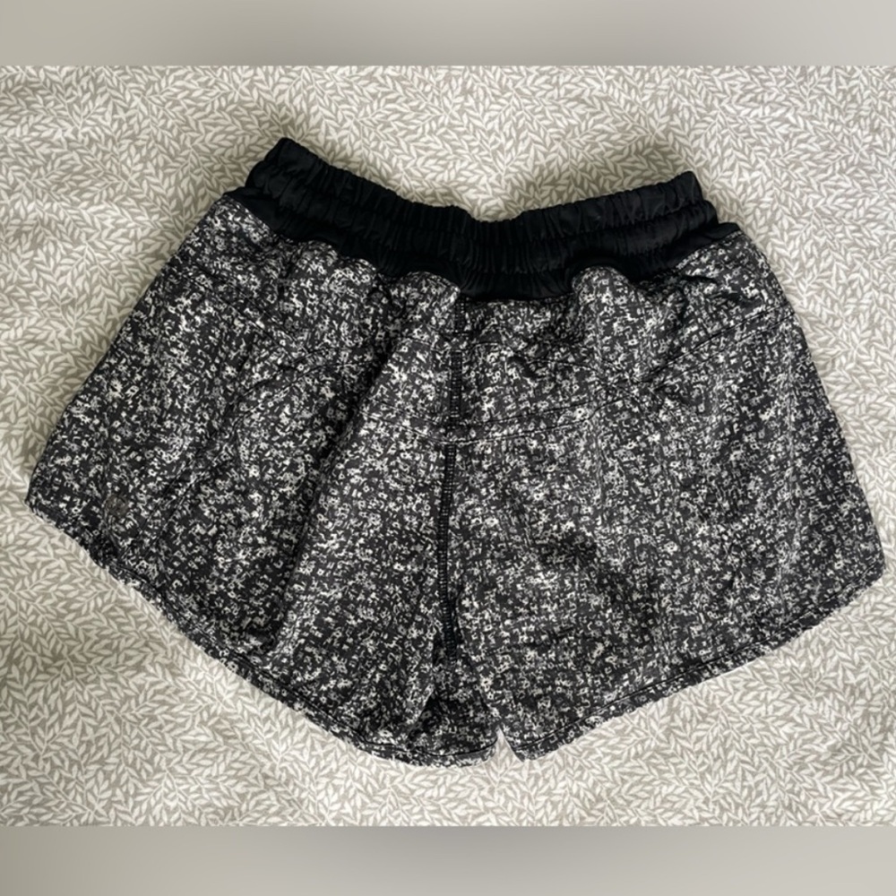 Lululemon tracker shorts 2.5" inseam size 4